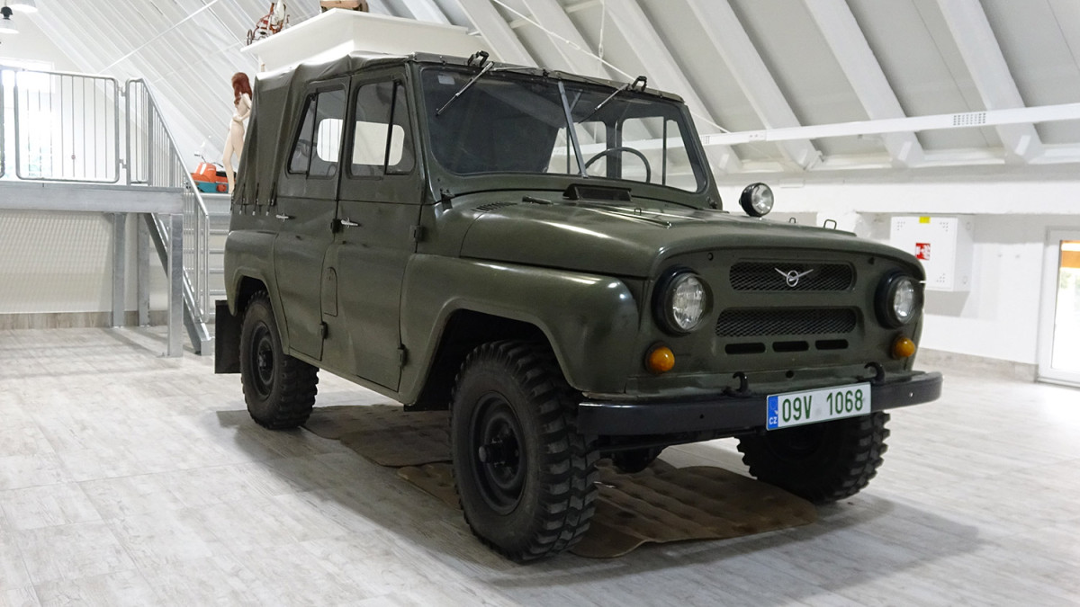 UAZ-469 - www.autasocialismu.cz